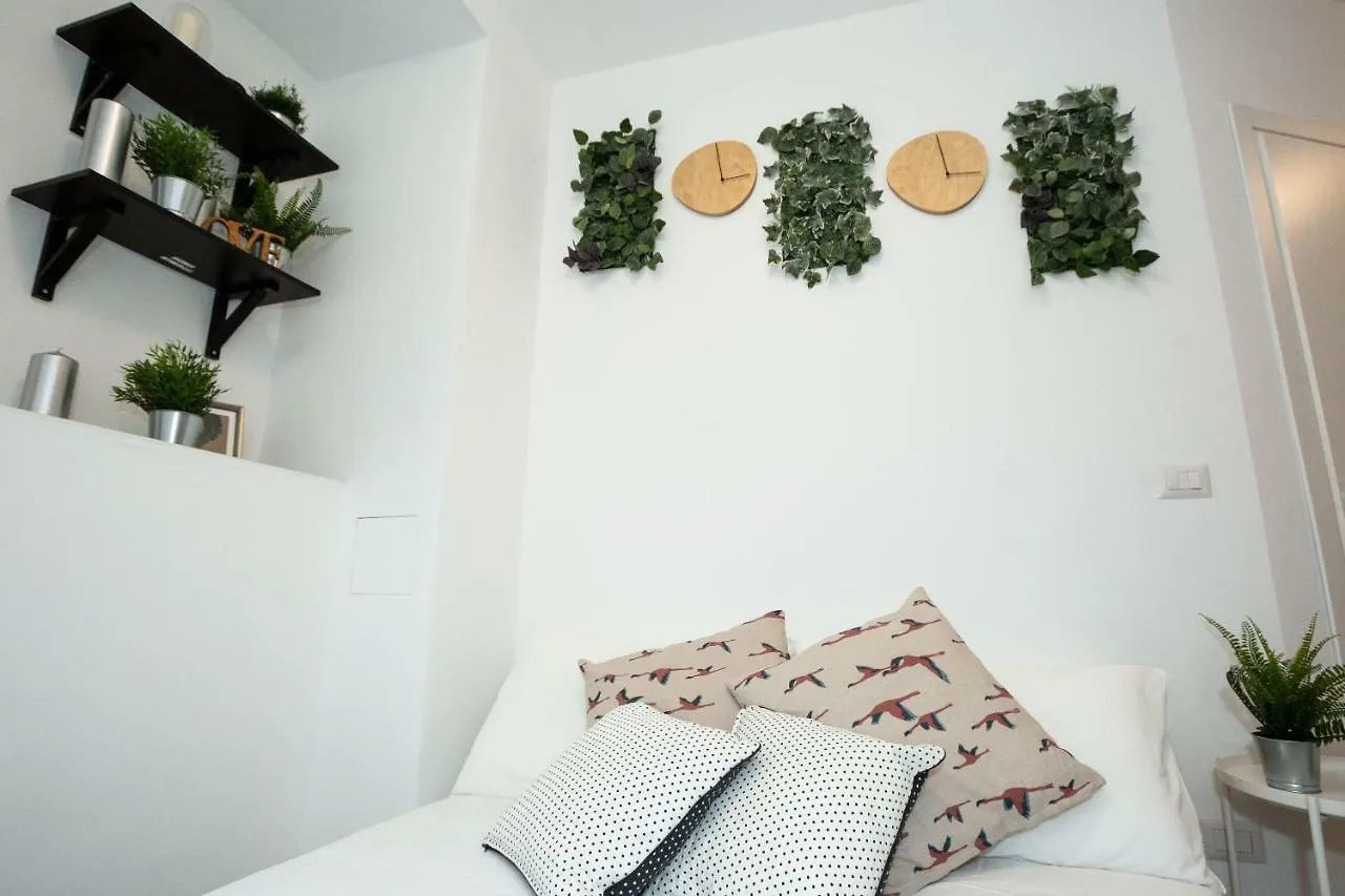 Apartment Paruta 65 Milano 0*,